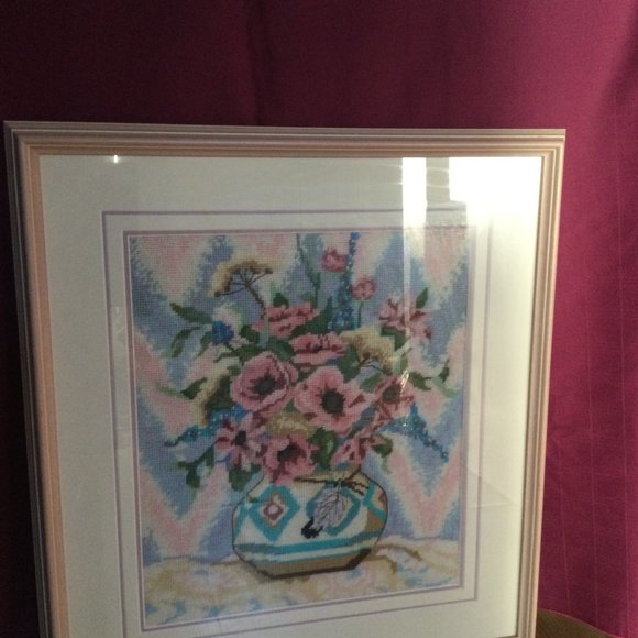 Finished Needlepoint embroidery yarn artwork floral vase professionally framed - Picture 3 of 8